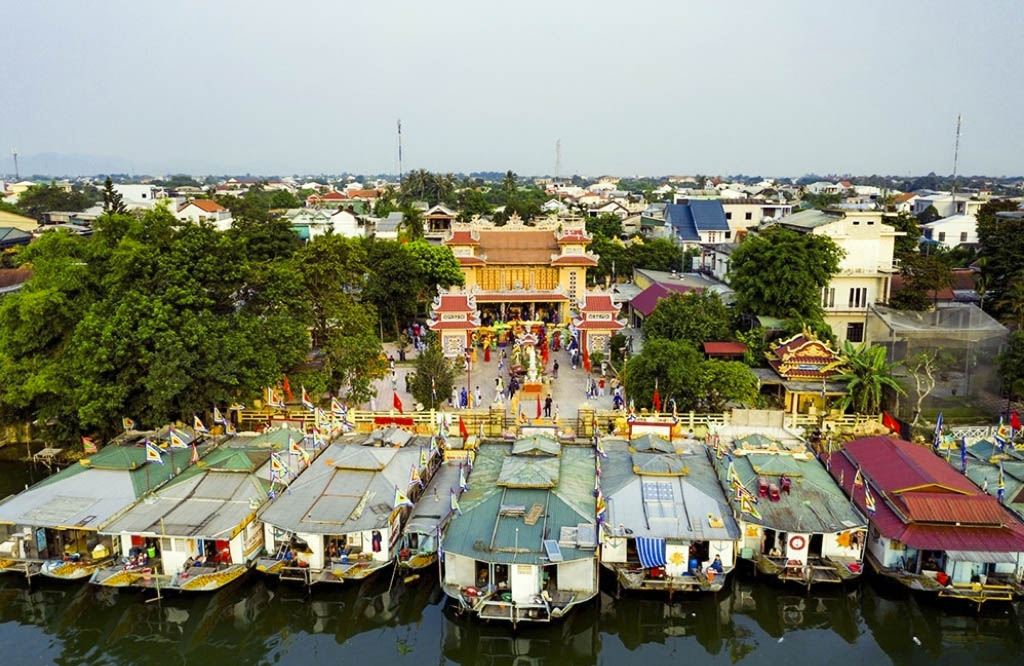 Capture the authentic charm of Vietnam’s cultural scene